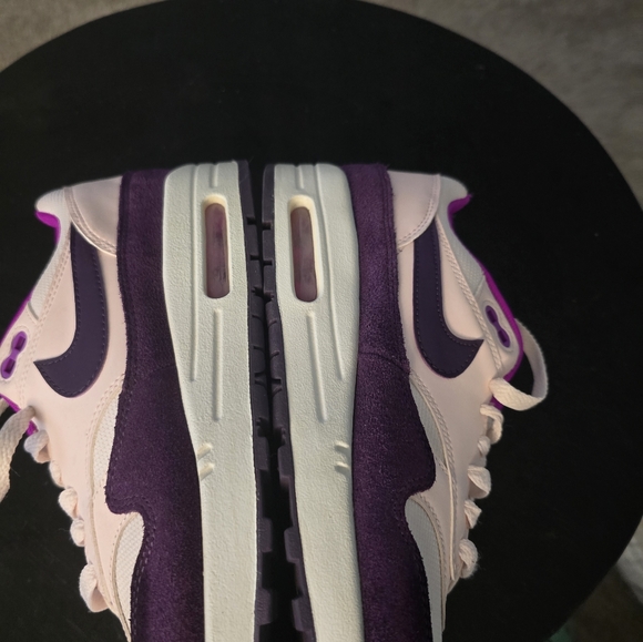 NIKE AIR MAX 1 LIGHT SOFT PINK GRAND PURPLE SIZE 9.5 WMNS - Picture 1 of 15